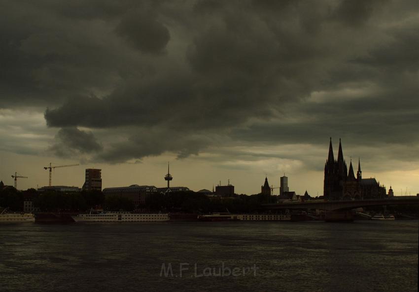 Gewitter kommt Koeln Deutz P07.JPG
